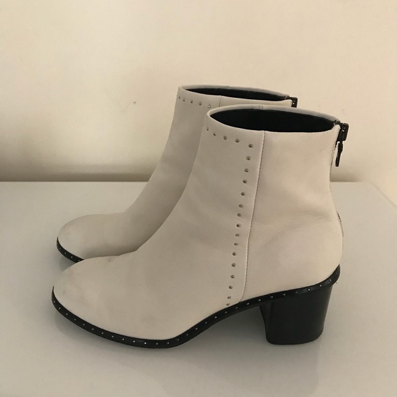 willow stud boot